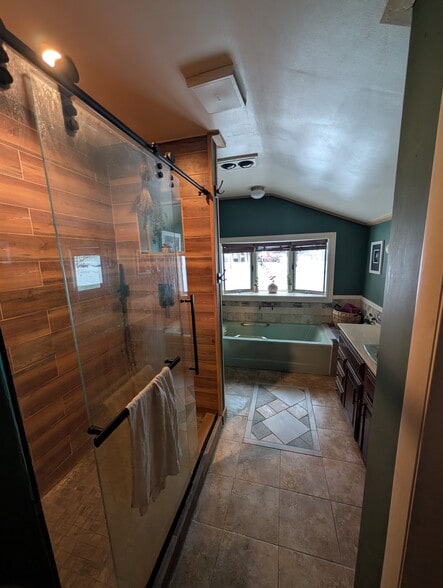 Building Photo - 8970 E Gull Lake Dr