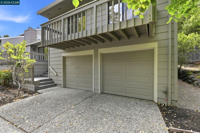 Building Photo - 900 Augusta Dr