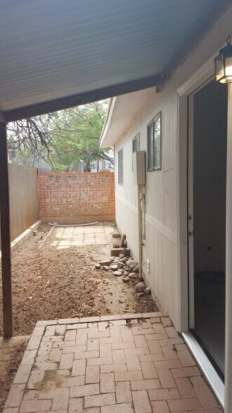 Building Photo - 2107 N Edison Terrace
