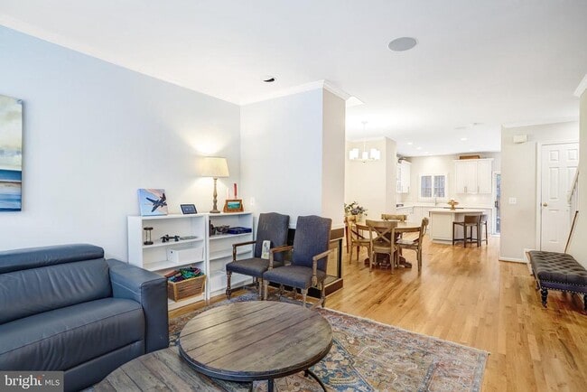 Building Photo - 1505 N Colonial Terrace