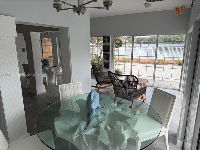 Building Photo - 882 NW 92nd Ave