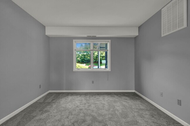 Building Photo - 1128 Windward Rd