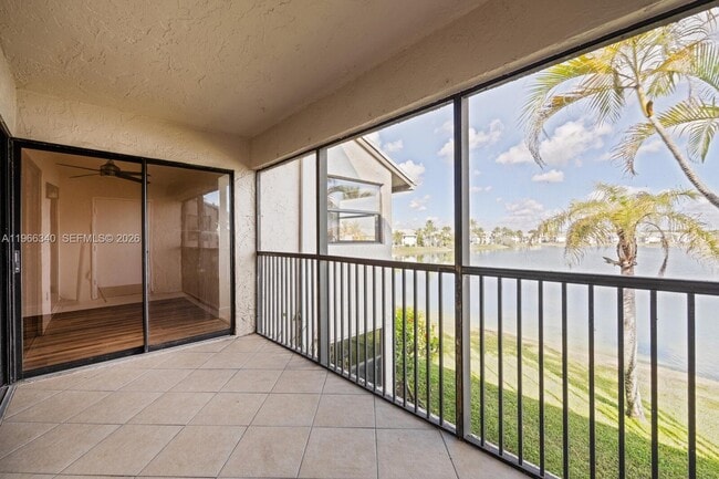 Building Photo - 889 Hamilton Dr