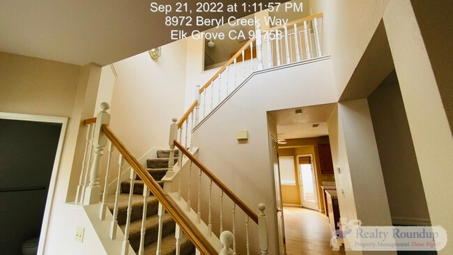 Building Photo - Comfortable Two Story Home
