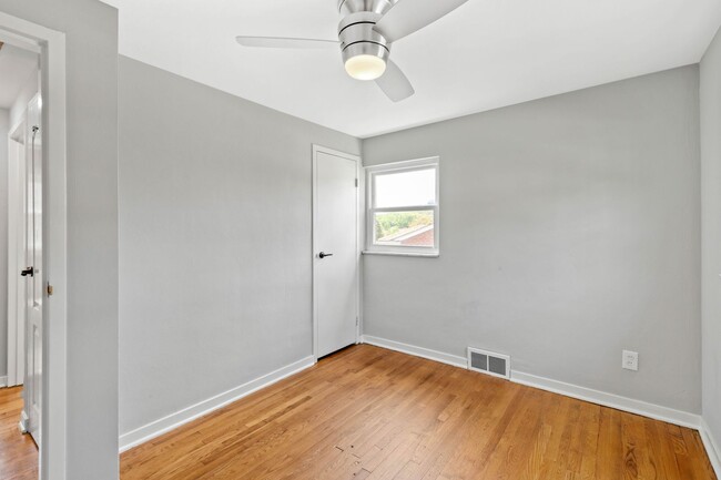 Building Photo - AVAILABLE JUNE 1ST!! STUNNING 3 BEDROOM IN...