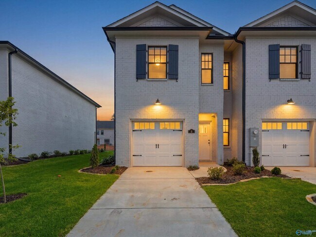 Building Photo - 8 Whispering Oak Dr SW