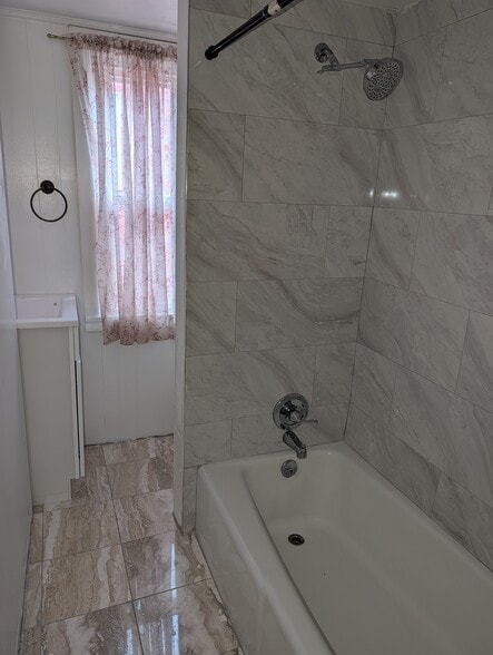 Bathroom - 25 Walnut St
