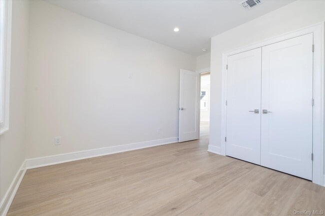 Building Photo - 8 1st St