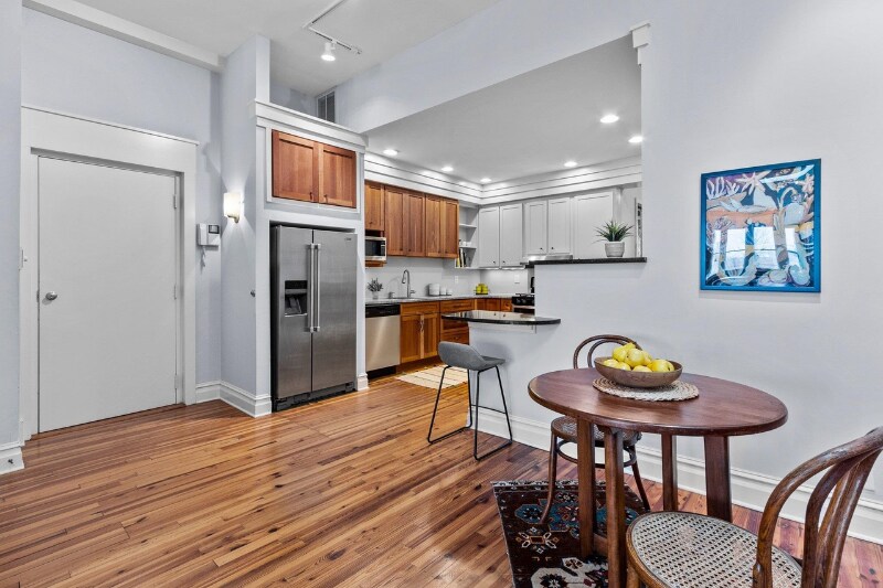 Building Photo - 323 W Main St