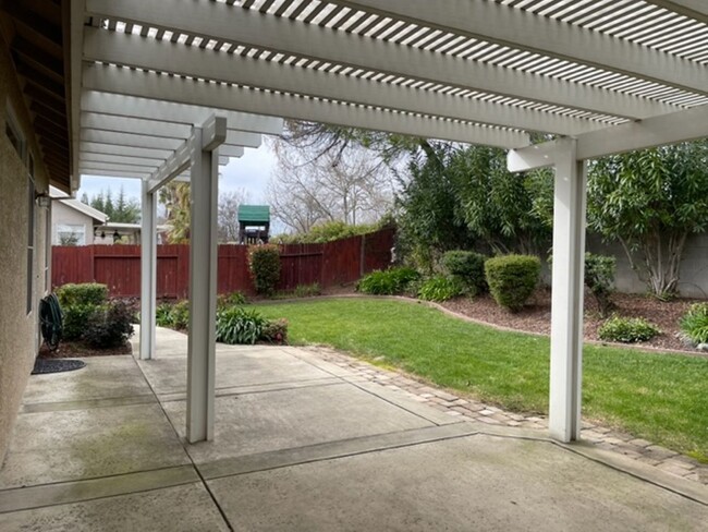Building Photo - Turnkey Home, Ready For New Occupants!