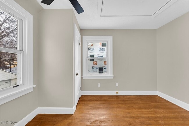 Building Photo - 239 E 214th St