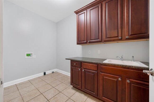 Building Photo - 3630 Amherst Dr