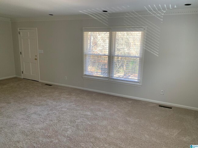 Building Photo - 1624 Lakewood Dr