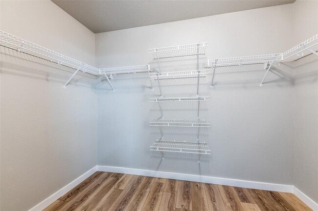 Building Photo - 1112 Doras Dr