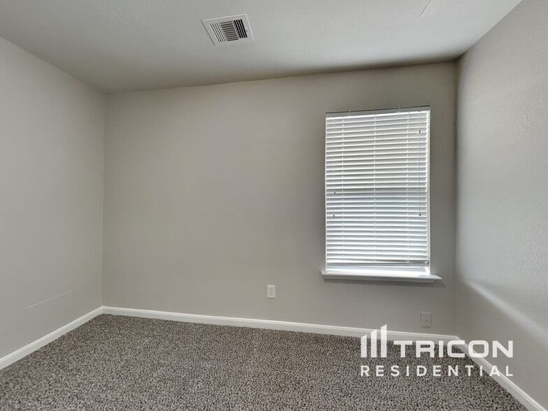 Building Photo - 22110 Orchard Dale Dr