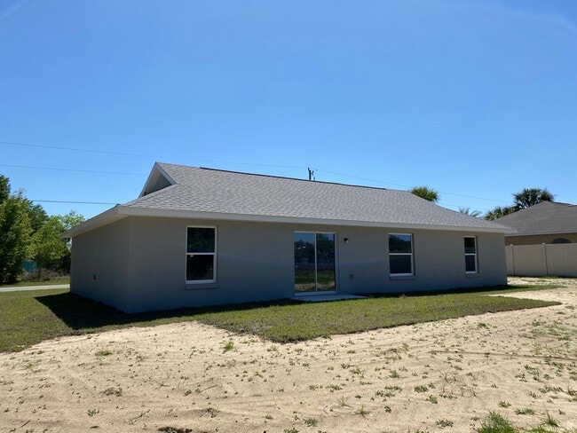 Building Photo - Desirable SW Ocala Neighborhood 3/2/2 **WON"T LAST**