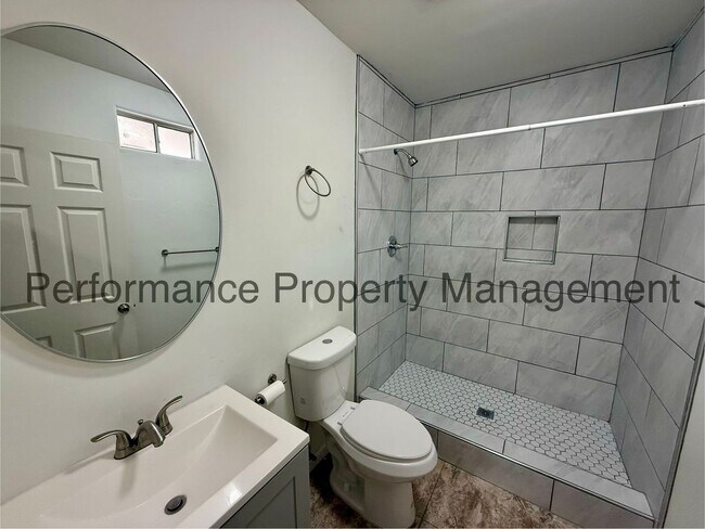 Building Photo - 1311 E 18th St