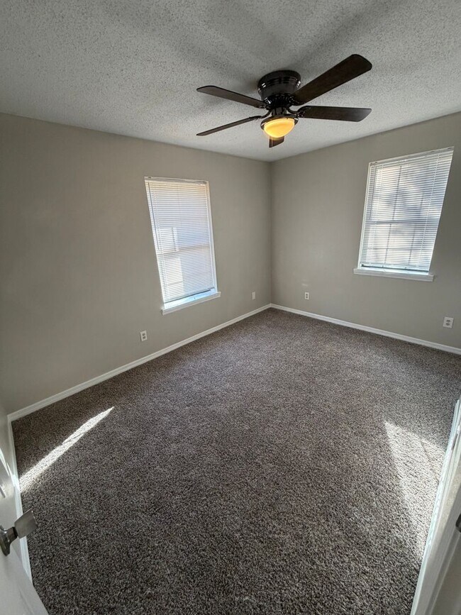 Building Photo - Updated 3BR/2BA Near Parks, Golf, Shopping, and the St. Marks Trail