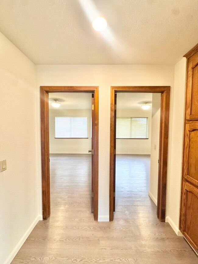 Building Photo - Stunning 3 bedroom 2.5 bathroom home in Folsom with large backyard