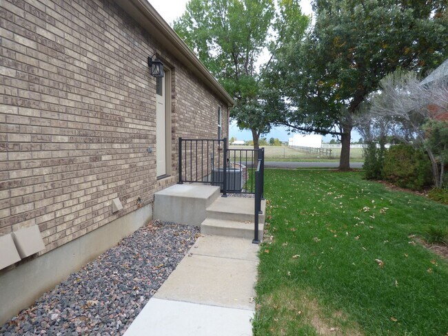 Building Photo - Merry Christmas!  This home is available now, with December rent free!