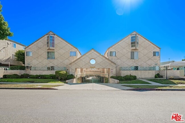 Building Photo - 610 Venice Way