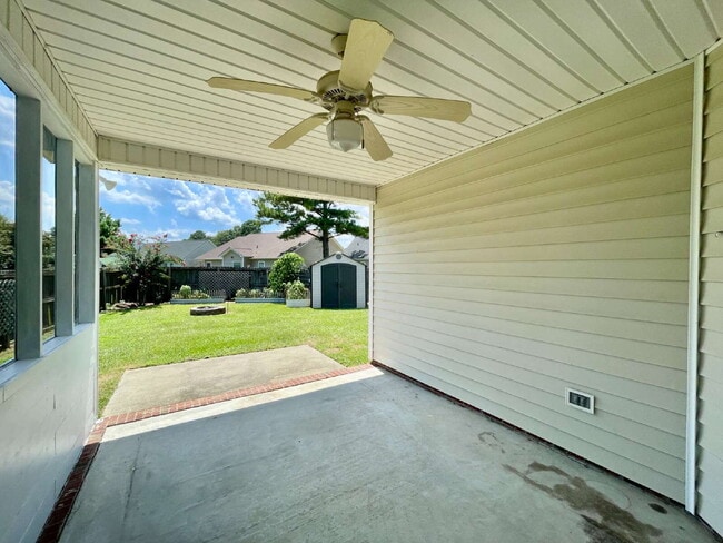 Building Photo - Charming 3-Bedroom Haven With 2 Full Baths...