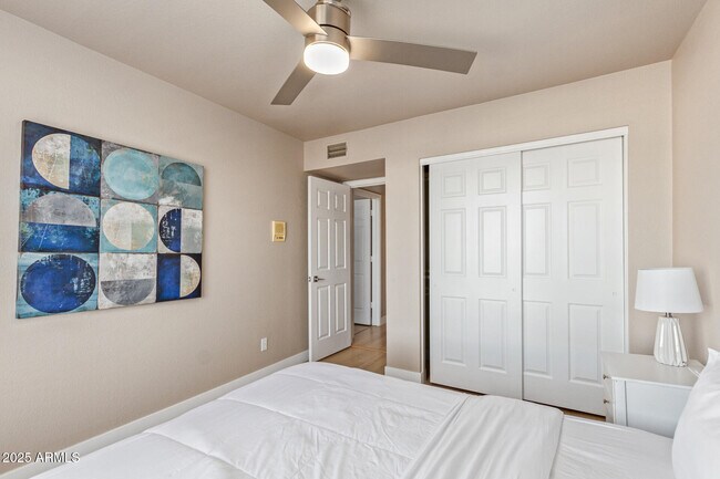 Building Photo - 1413 W Coral Reef Dr