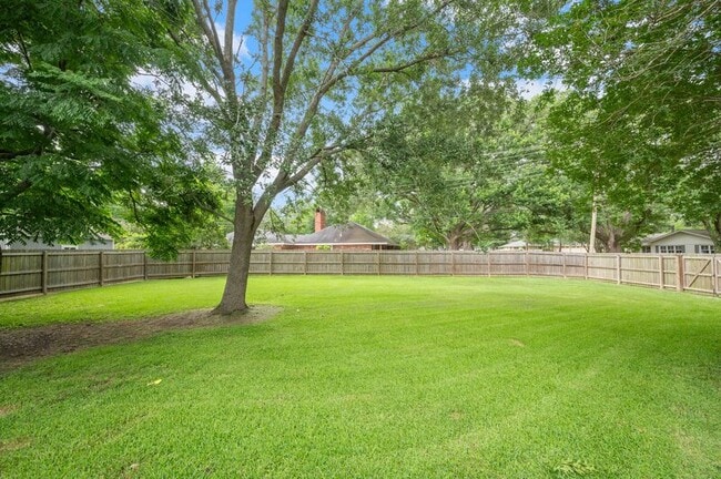 Building Photo - 5475 S Ridge Dr
