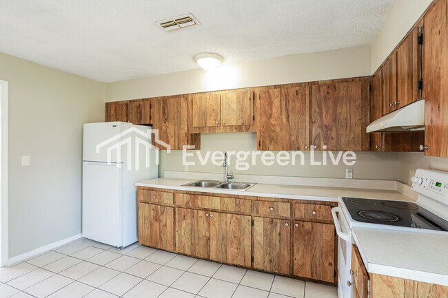 Building Photo - 7807 Knoll Dr N