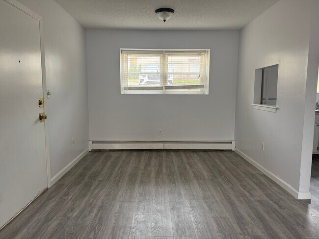 Building Photo - 226 Laurel St