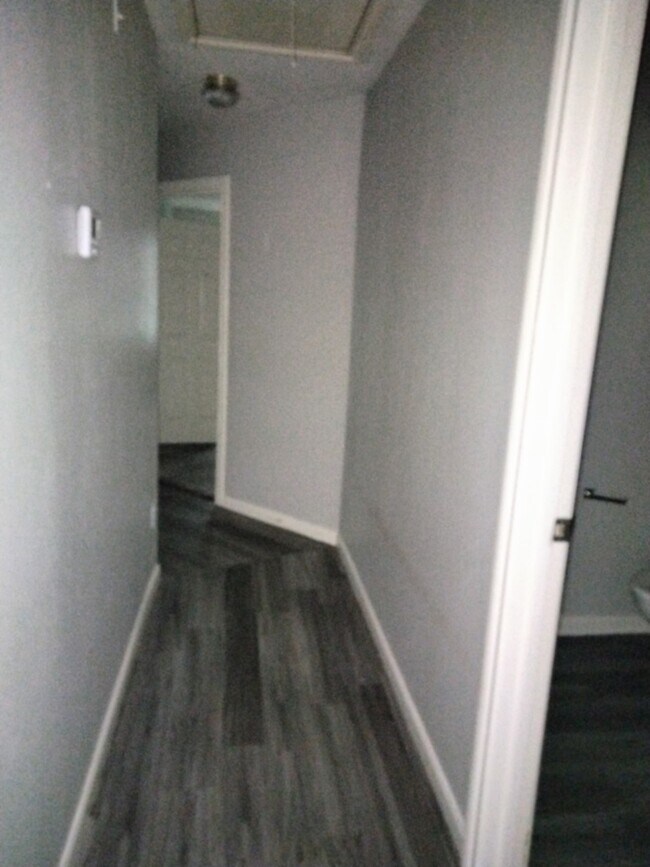 Building Photo - 208 Canterbury Dr