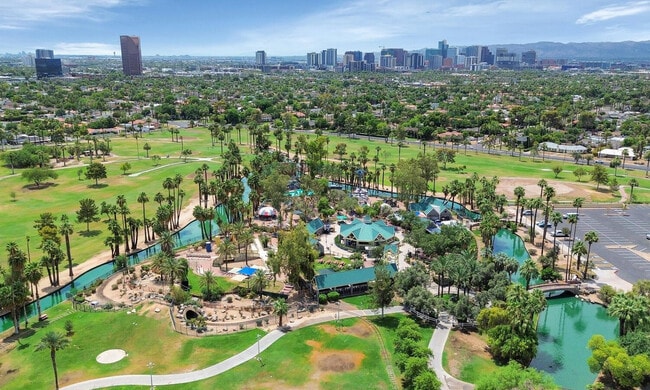 Building Photo - 1021 W Encanto Blvd