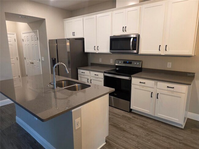 Building Photo - 2372 Shadowland Lp