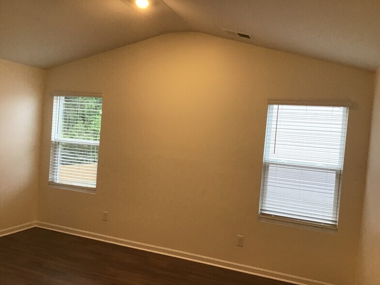 Building Photo - 1405 John Swann St