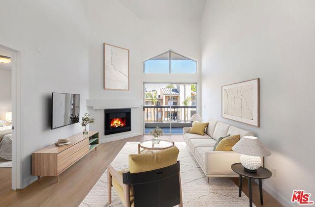 Building Photo - 5565 Canoga Ave