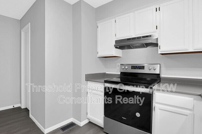 Building Photo - 2522-2524 Weyburn Road - 2524