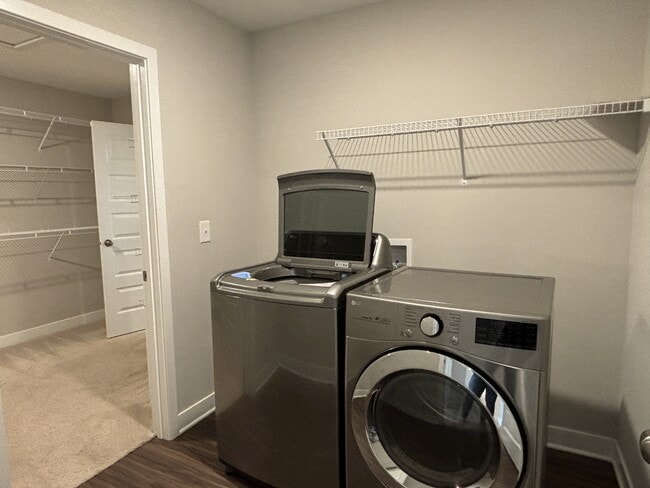 Building Photo - 5898 Weldra Dr