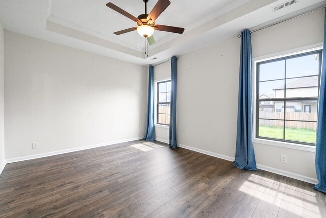 Building Photo - Dog Friendly Four Bedroom Near I24!