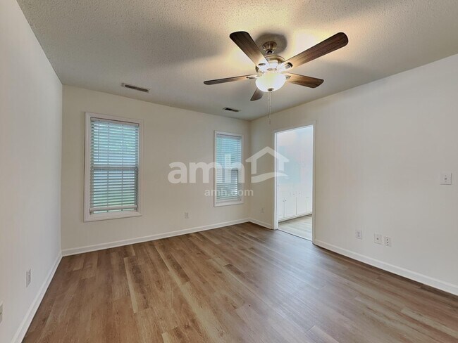 Building Photo - 5640 Regent Village Dr