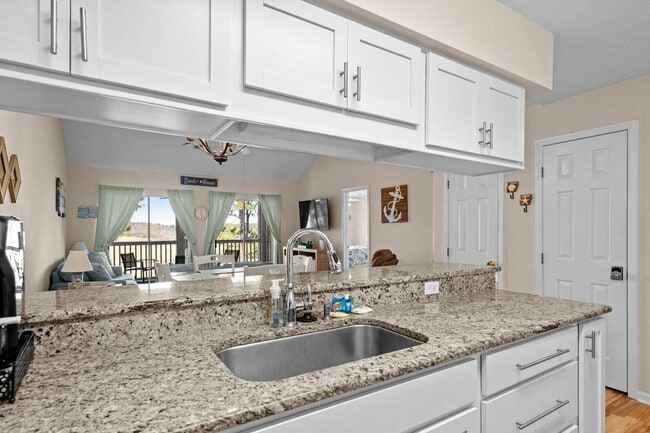 Building Photo - 5000 Windsor Green Way