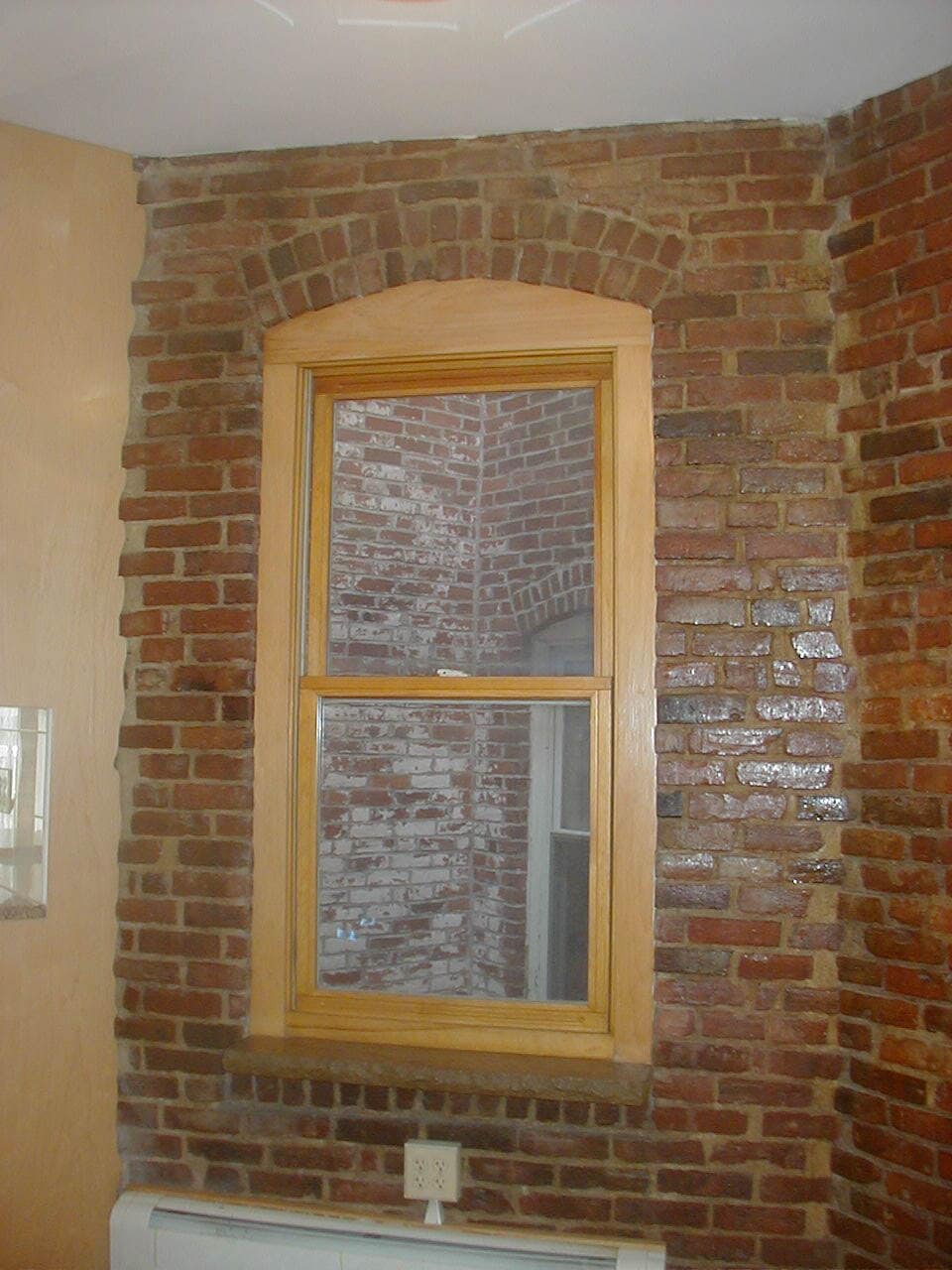 Brick arched ventilation window - 71 Baldwin St