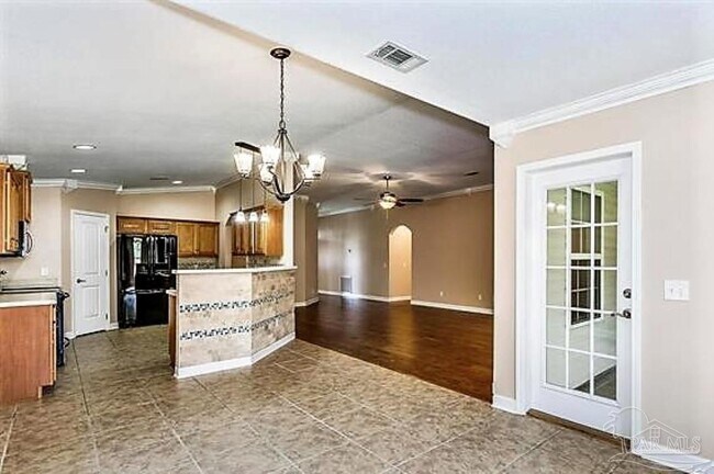 Building Photo - 4979 Vizcaya Dr