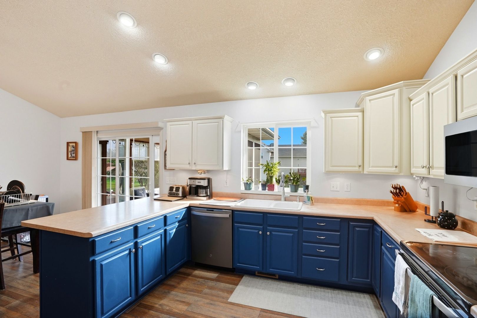 Building Photo - 235 Lockmoor Ave