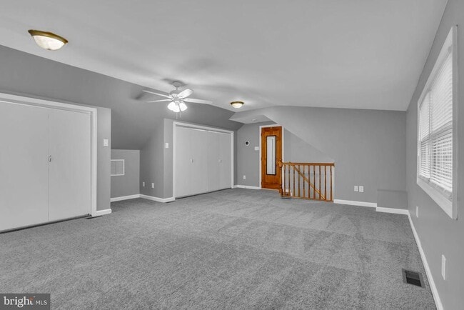 Building Photo - 165 Lakeview Dr N