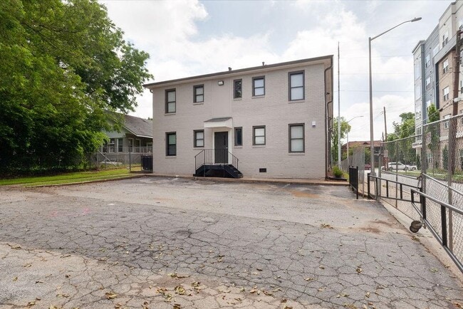 Building Photo - 504 Boulevard NE
