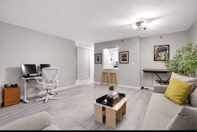 Building Photo - 401 E Ontario St