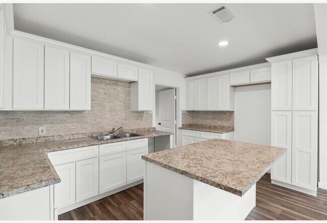 Building Photo - 1920 Spence St