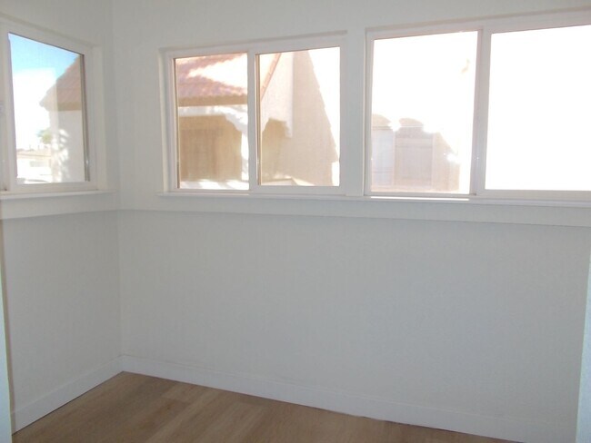 Building Photo - Elegant upstairs condo with modern upgrades and private balcony.