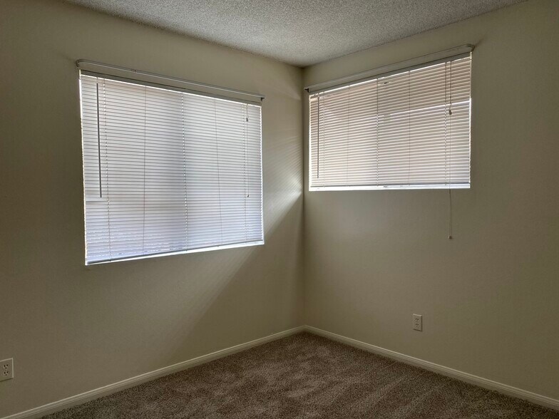 Bedroom - 302 Ranchwood Gln