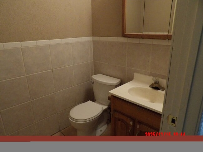 Building Photo - 3 Bedroom Duplex